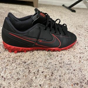 NWOT - Nike Kids Mercurial Vapor XLLL Academy